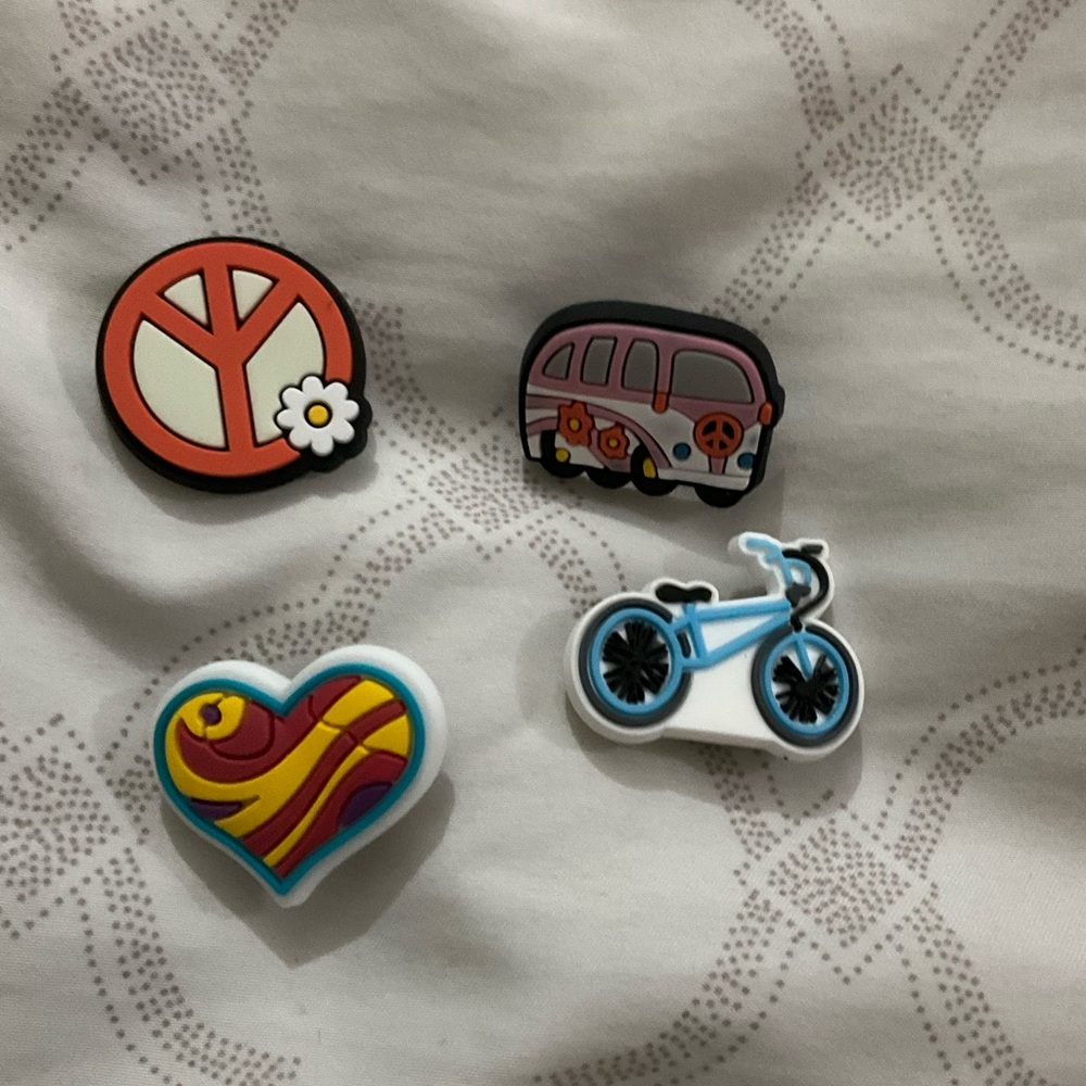🥰 4/$25 - Croc Charms - peace & love
